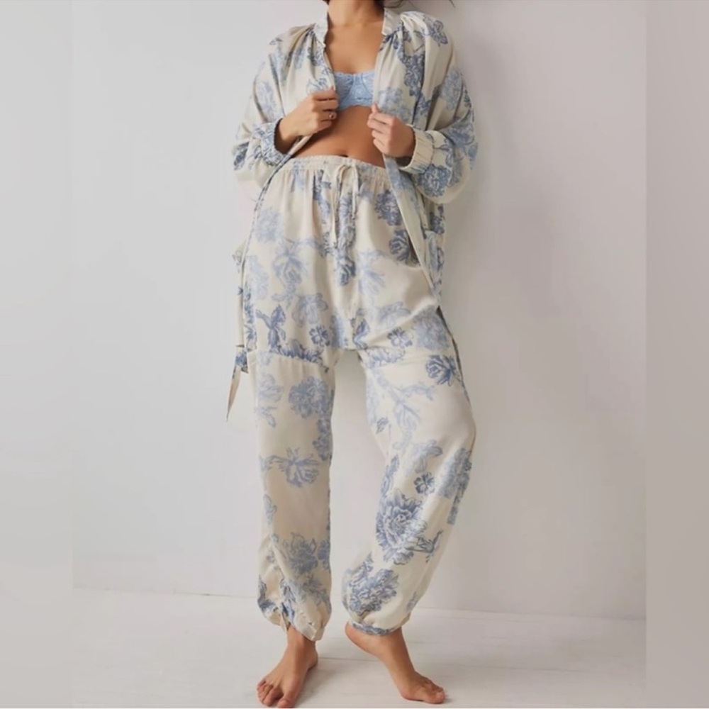 Free People Intimately Slinkin Robe & Harem Pants Set NWOT 
Size: XS |